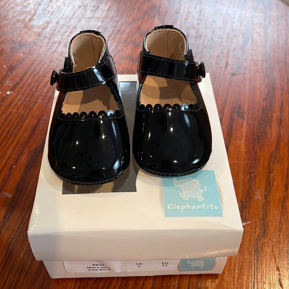 Black patent leather Elephantito Mary Jane baby shoes
